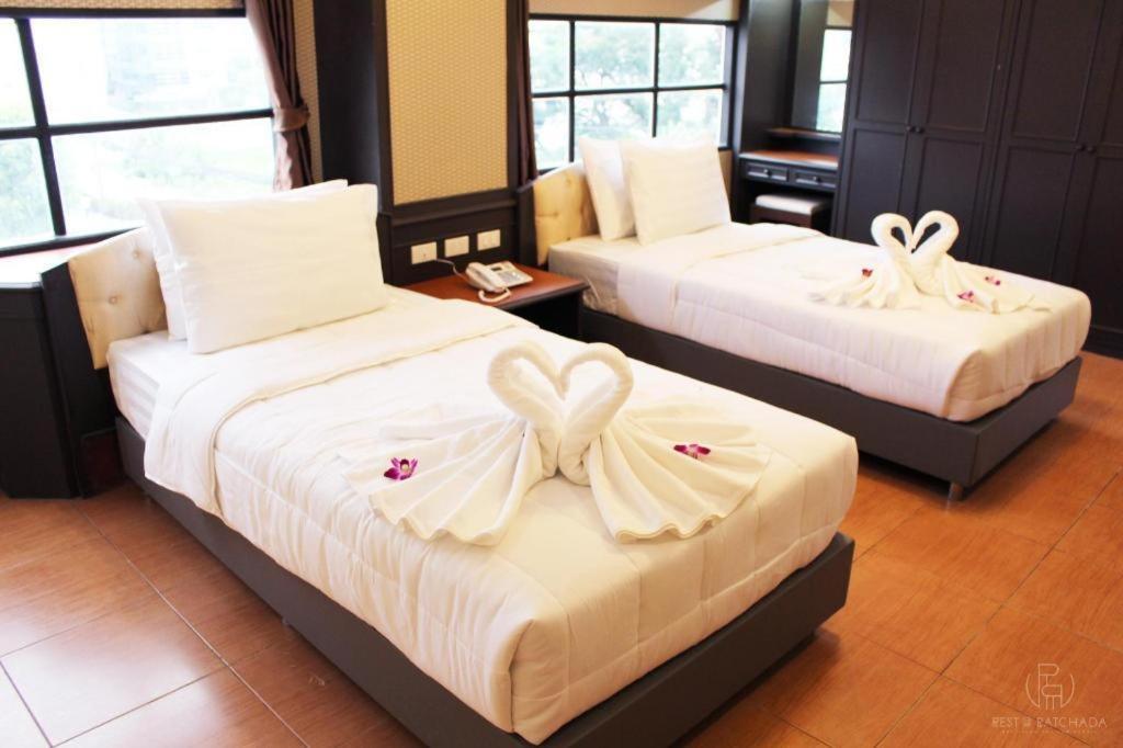 Rest@Ratchada Hotel Bangkok Bagian luar foto