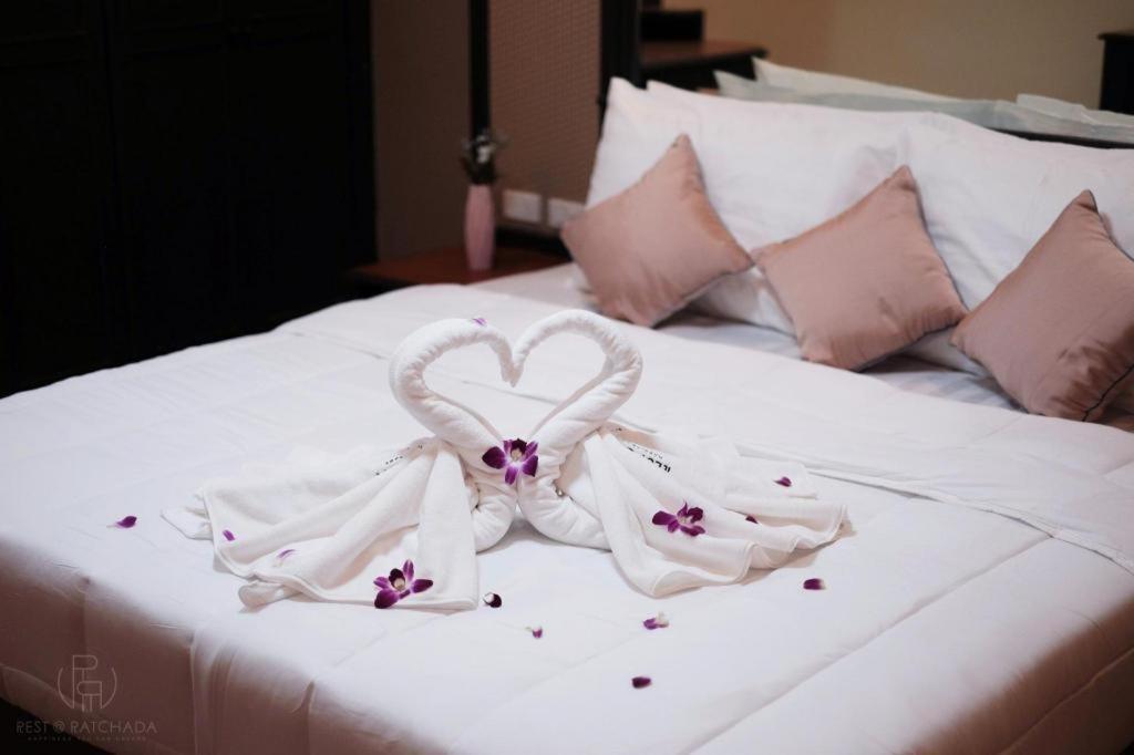 Rest@Ratchada Hotel Bangkok Bagian luar foto