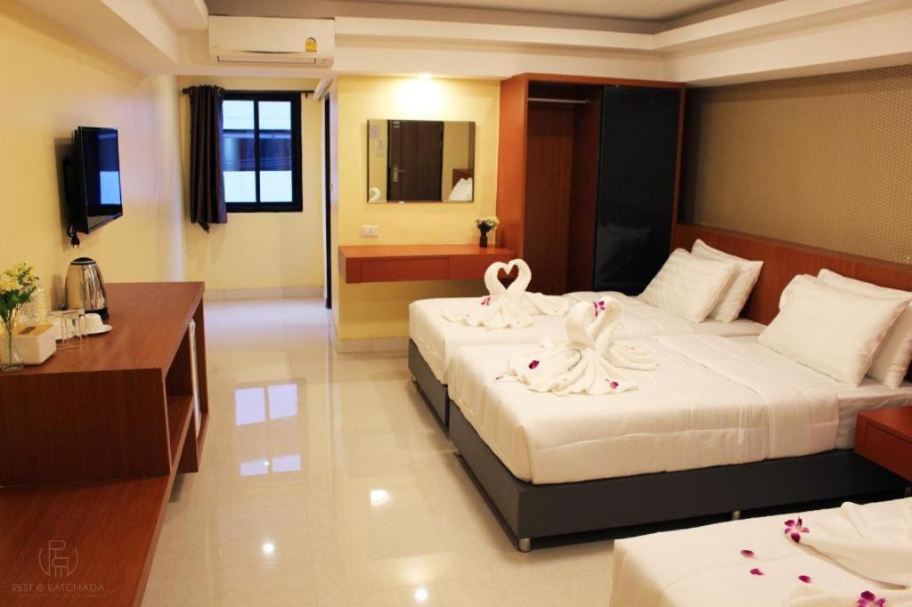 Rest@Ratchada Hotel Bangkok Bagian luar foto