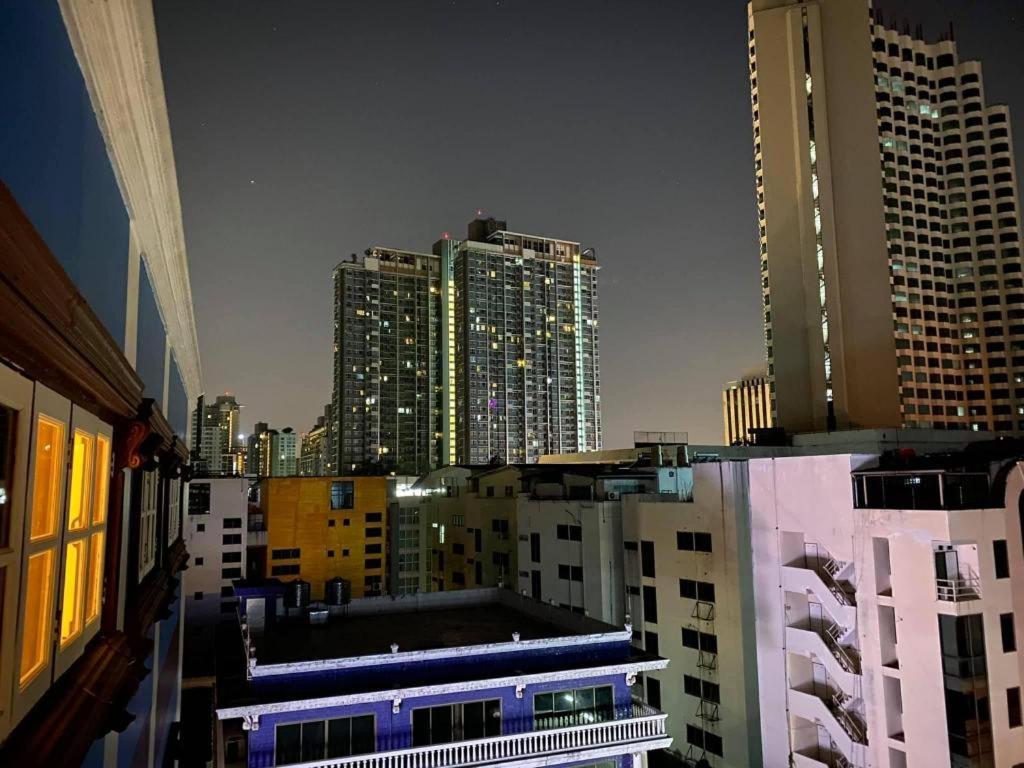 Rest@Ratchada Hotel Bangkok Bagian luar foto