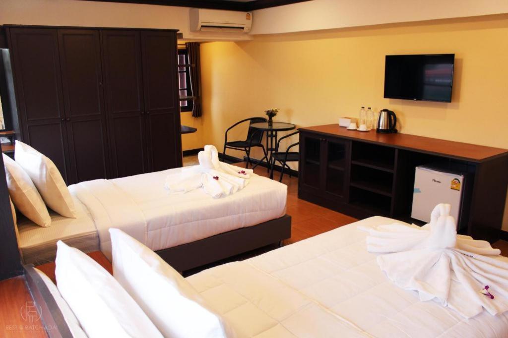 Rest@Ratchada Hotel Bangkok Bagian luar foto