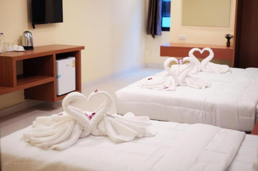 Rest@Ratchada Hotel Bangkok Bagian luar foto