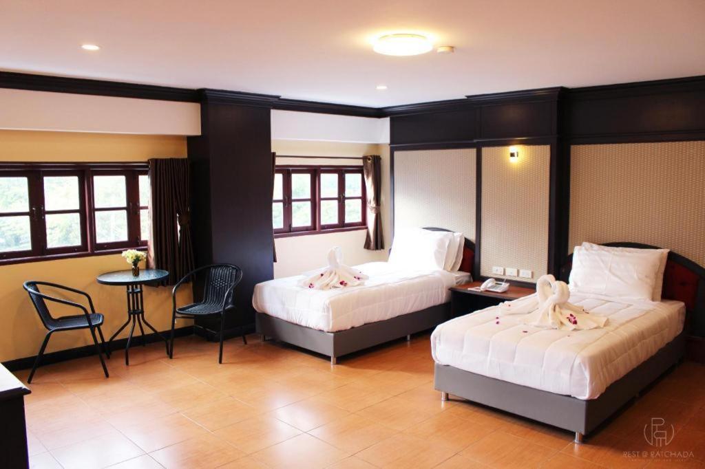 Rest@Ratchada Hotel Bangkok Bagian luar foto