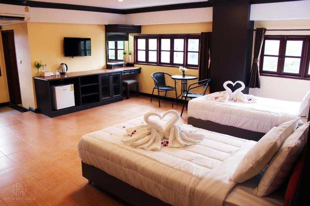 Rest@Ratchada Hotel Bangkok Bagian luar foto